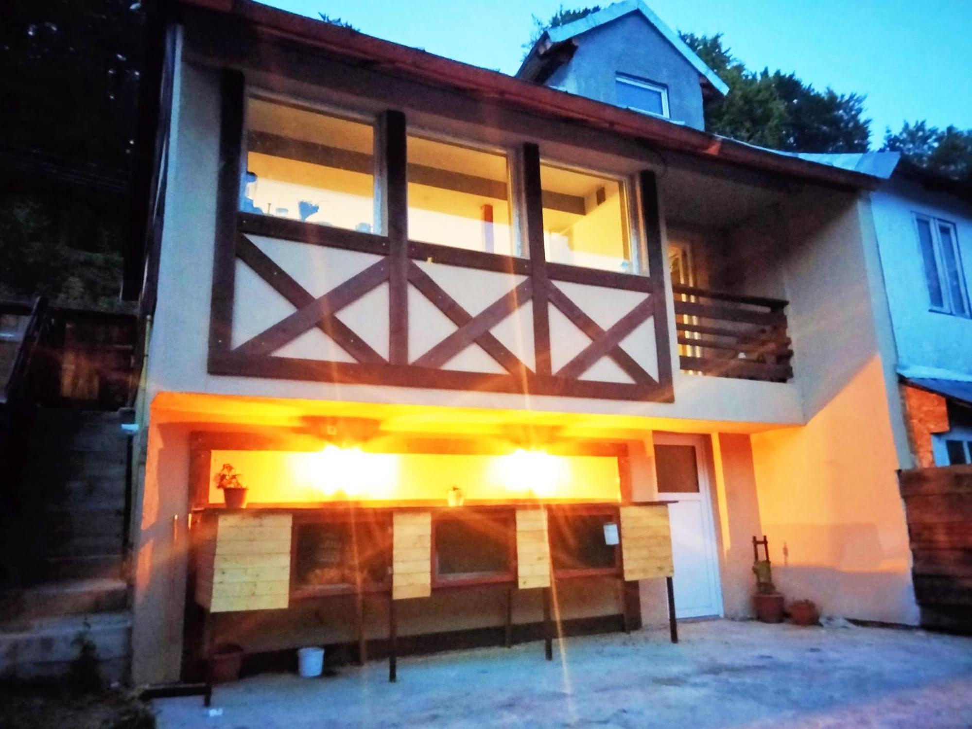 Doi Iepuri Apartamento Azuga Exterior foto